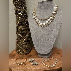 Plunder Gold and White Jewelry Set